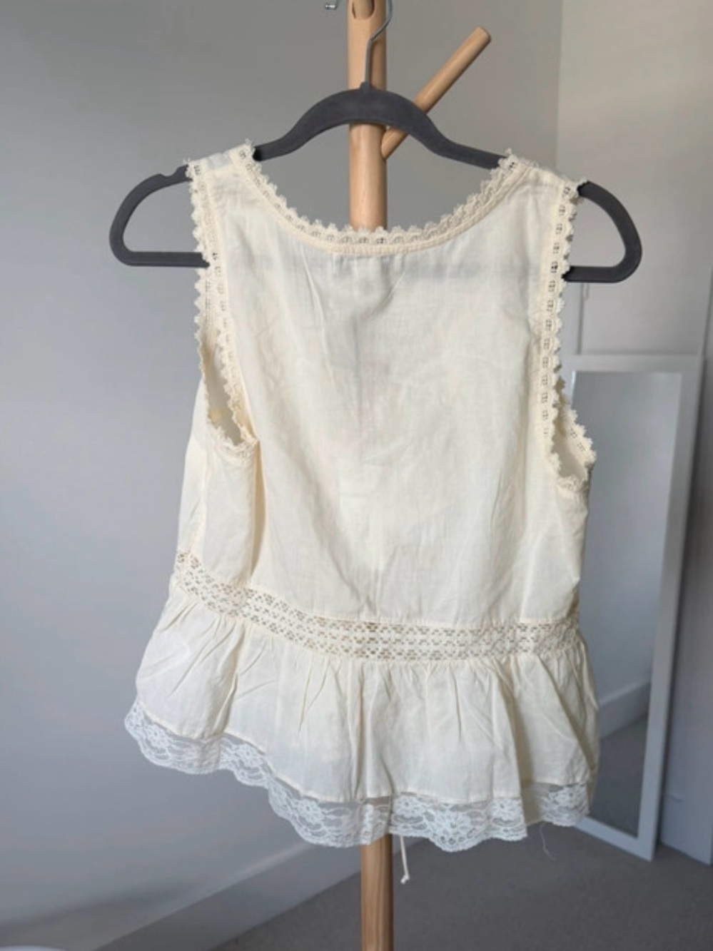 Rachel Zoe Cream Lace Up Sleeveless Blouse Tank Top - Picture 4 of 6